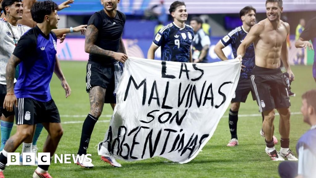 Le Royaume-Uni dit que les îles Malouines sont « définitivement à nous » après la banderole argentine