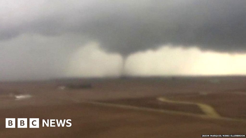 Tornadoes Cause US Midwest Destruction - BBC News