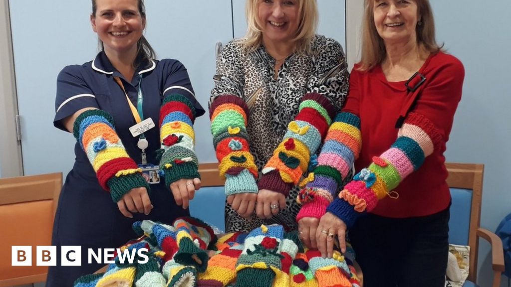 Knitted sleeves help dementia patients