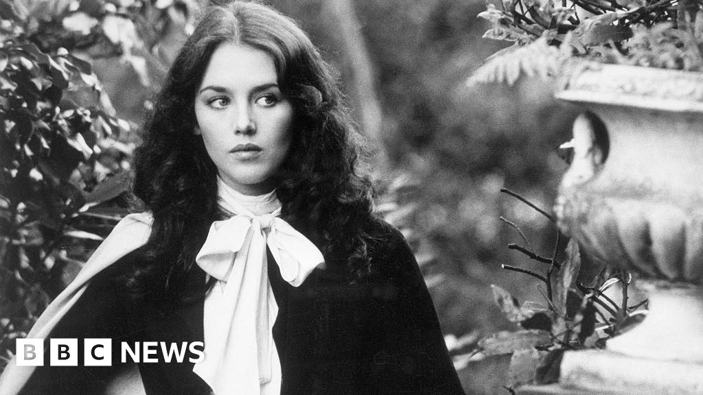 Isabelle Adjani as Adèle Hugo