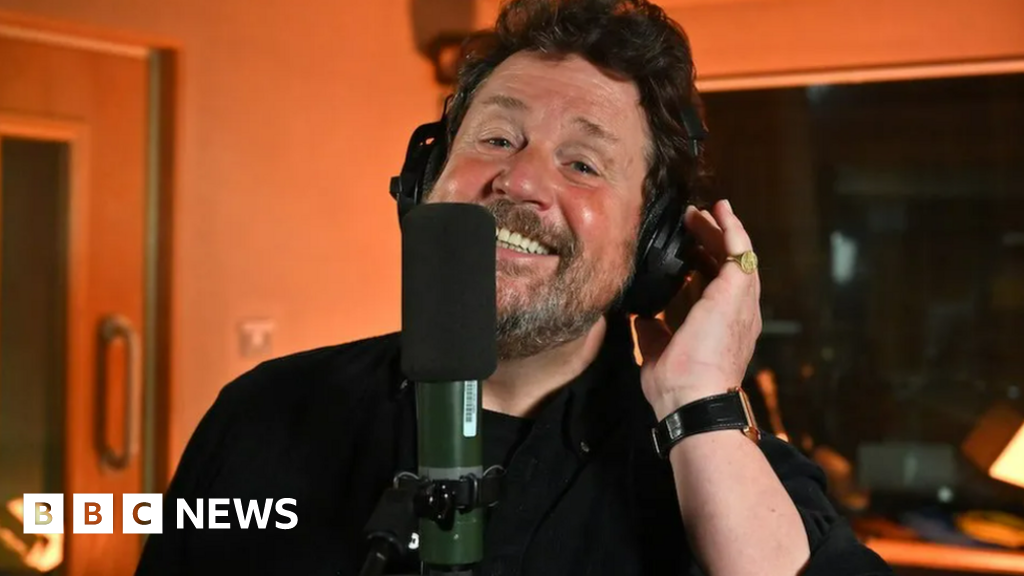 Michael Ball 'nervous' to succeed DJ Steve Wright