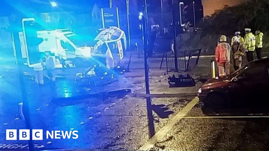 Police car crash in Whitley Bay injures three - BBC News