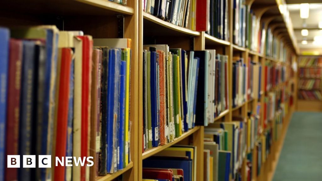 NI universities receive £400,000 in library fines - BBC News