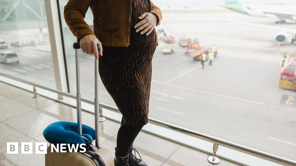 What is birthright citizenship and how common is birth tourism in the US?