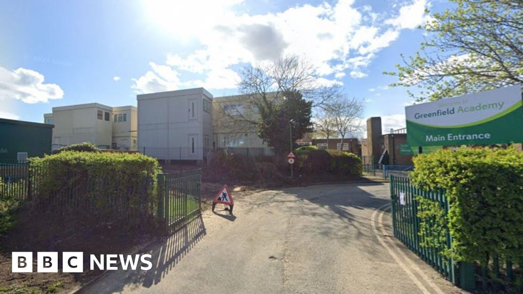 Durham council approves plans to rebuild Newton Aycliffe school - BBC News