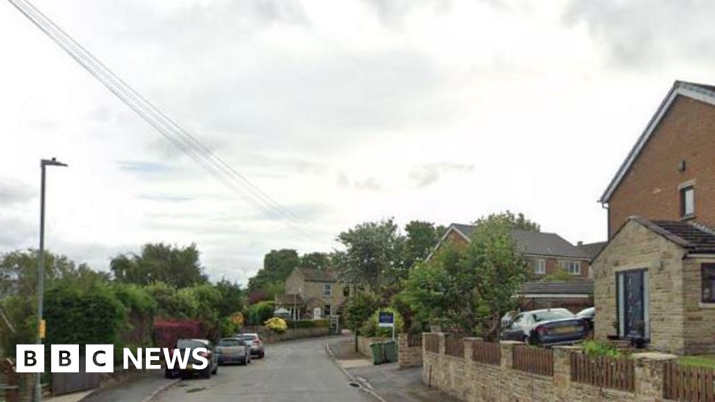 Bradford burglary Teenagers sought after perfume stolen BBC News