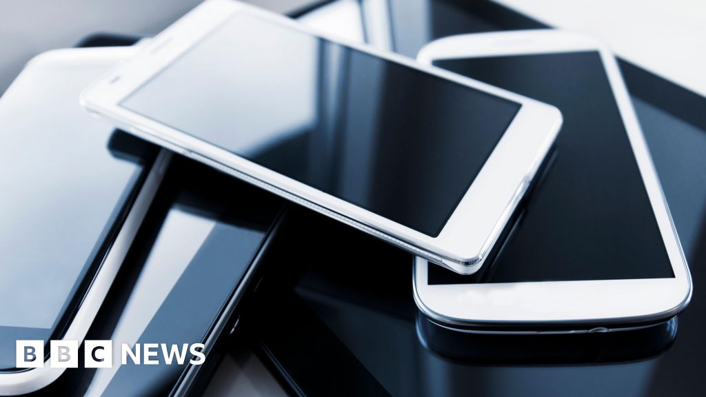 Met Police Arrest 10 in 13-Phone Shop Robberies London, Southeast