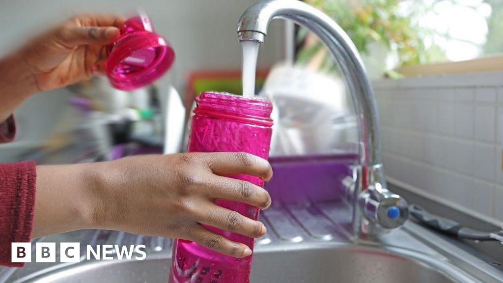 Hundreds of homes get 'do not drink water' warning