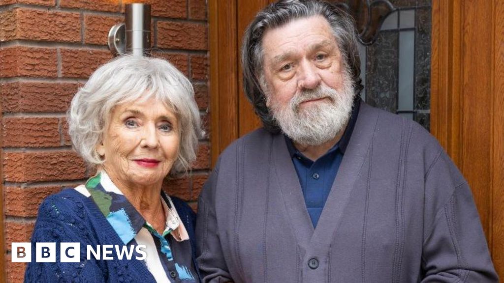 Brookside return 'weird but nice' for stars