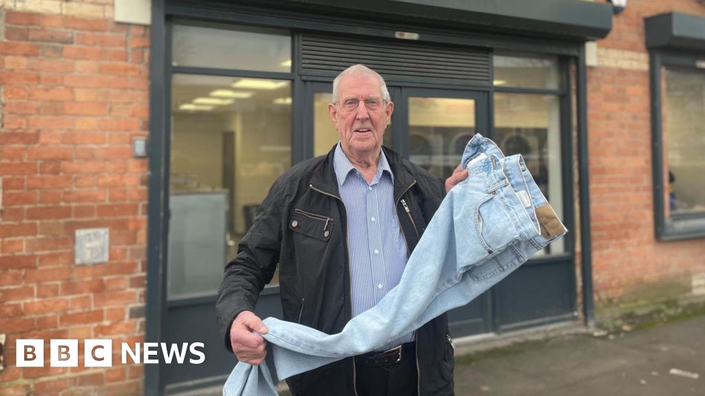 Maltby pensioner fights off launderette mugger with jeans