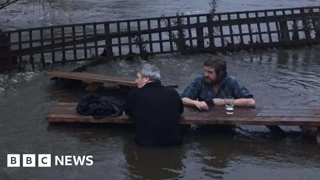bbc.co.uk - Owners of Leeds pub that flooded in 2015 recreate viral photo - BBC News
