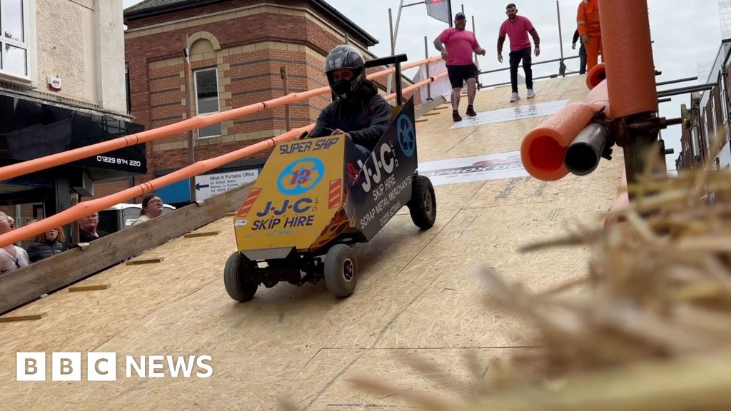 Thousands roll into town for annual soapbox derby