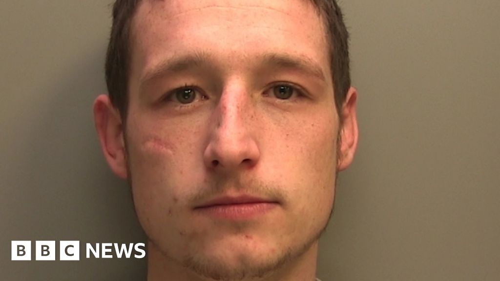 Lincolnshire man jailed for dealing heroin and crack cocaine - BBC News