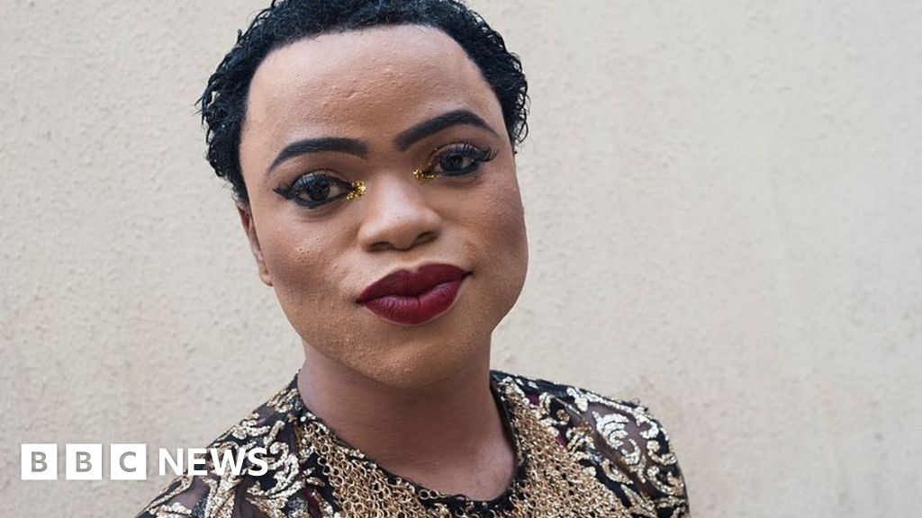 Една от нигерийските най известни знаменитости транссексуална жена известна като Бобриски