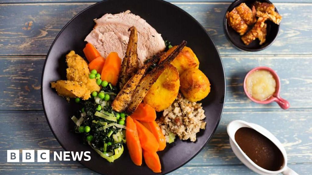 Southampton Sunday Lunch Project wins King's award BBC News