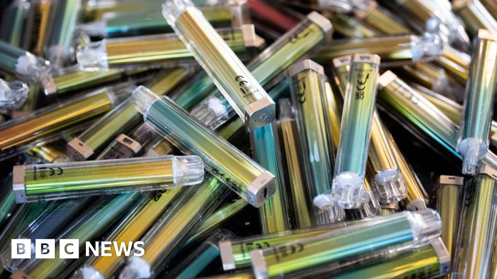 Leeds volunteers repurpose vapes to power Ukrainian drones thumbnail