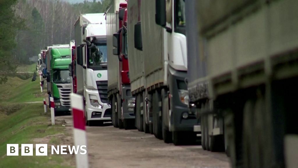 Ukraine war: Trucks stuck at Poland-Belarus border as EU sanctions deadline passes