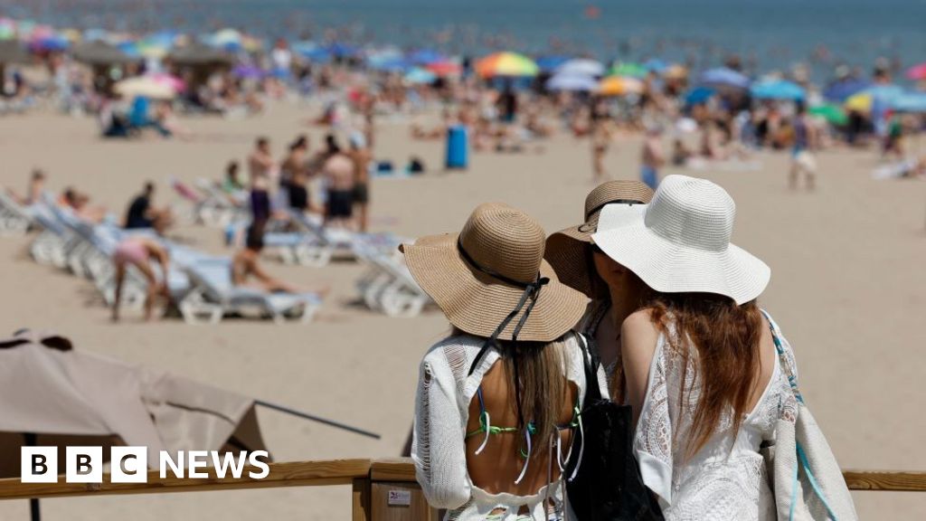 UK could break hottest day record with 33C peak
