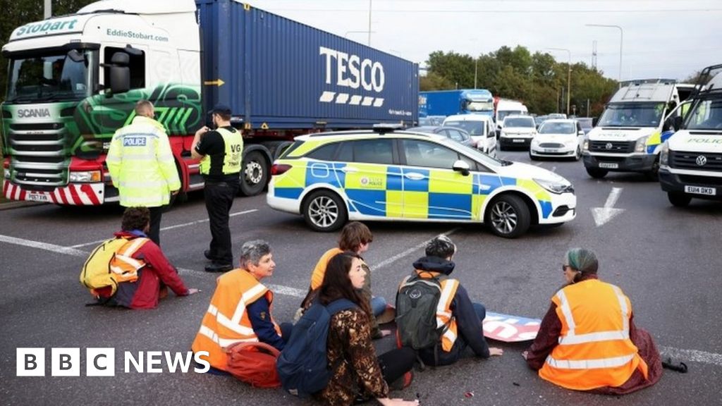 Insulate Britain: Judge 'inspired' by activists after M25 protest