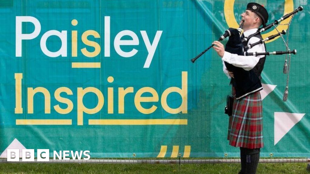 Thousands take part in British pipe band championships