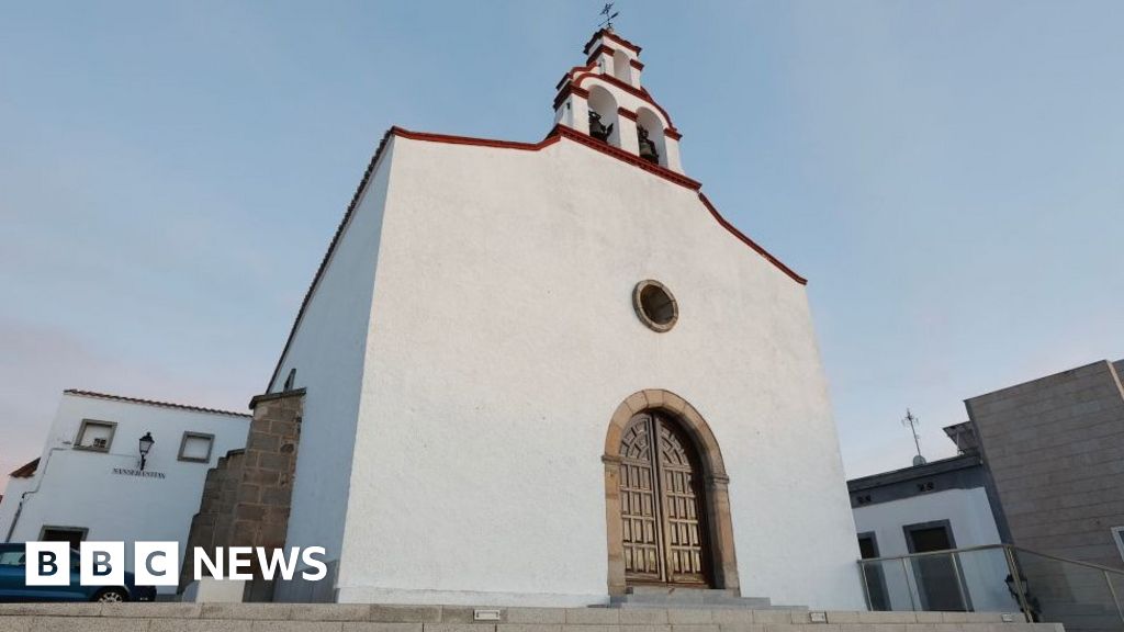 Свещеник в Испания е арестуван за предполагаемо провеждане на операция