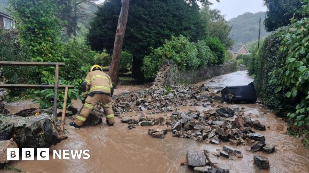 Shropshire flash floods: Cleanup work starts after heavy rain - BBC News