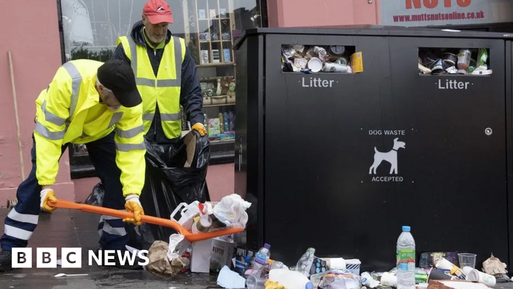 Unions call off garbage workers’ strike after new wage offer