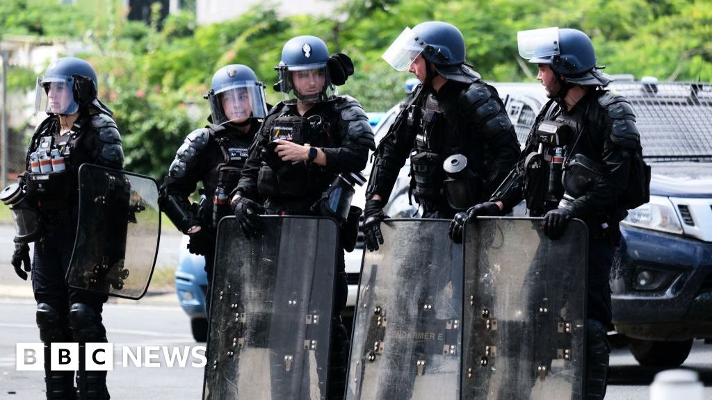 More French police arrive in New Caledonia amid riots
