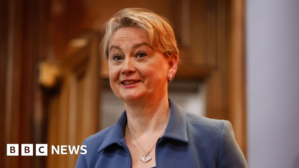 Cooper backs PM over 'island of strangers' remark