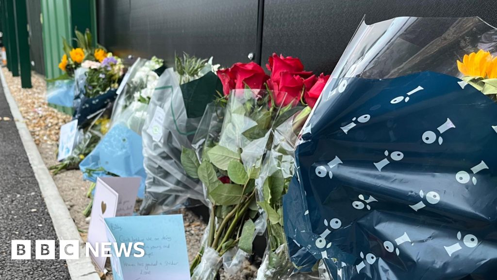 Tributes pour in for ex-Arsenal youth striker