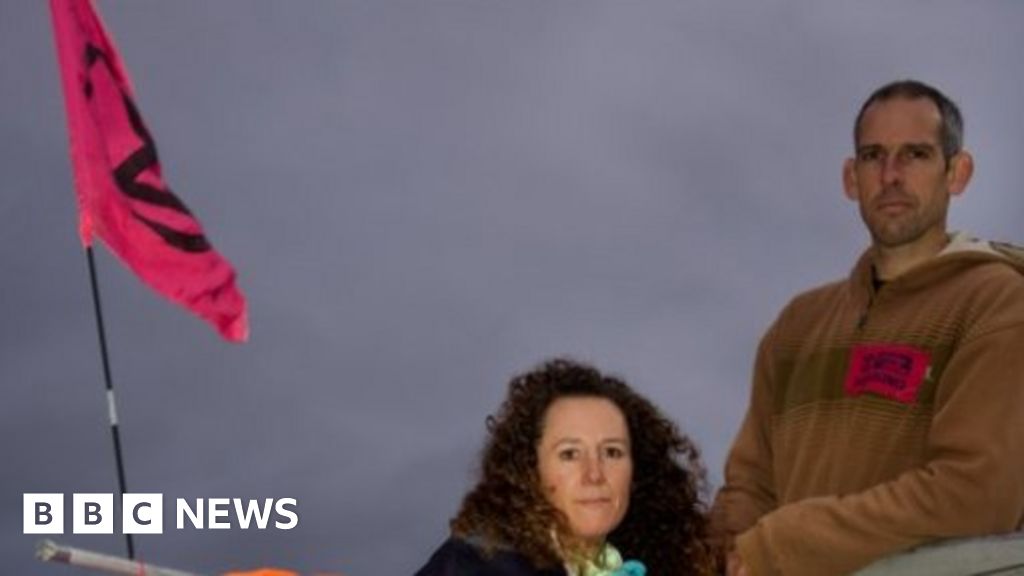 Olympians among protesters blocking Fawley oil refinery