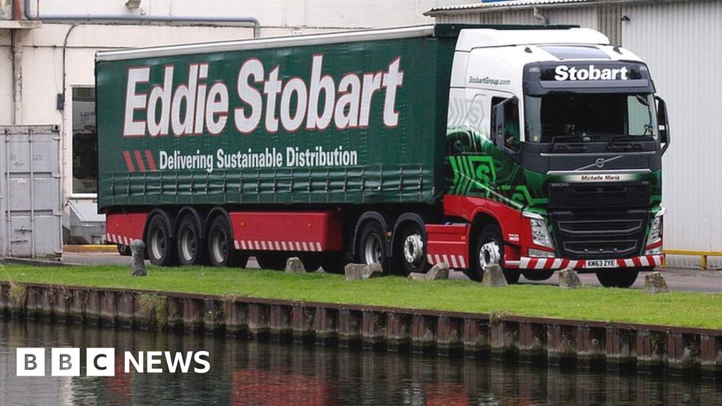 Eddie Stobart chief to leave as shares suspended