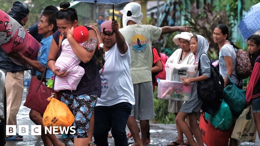 Typhoon Kammuri slams into Philippines, forcing thousands to flee