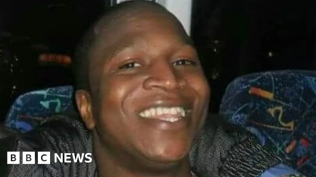 シェク・バヨ死亡捜査の法務チームが辞任