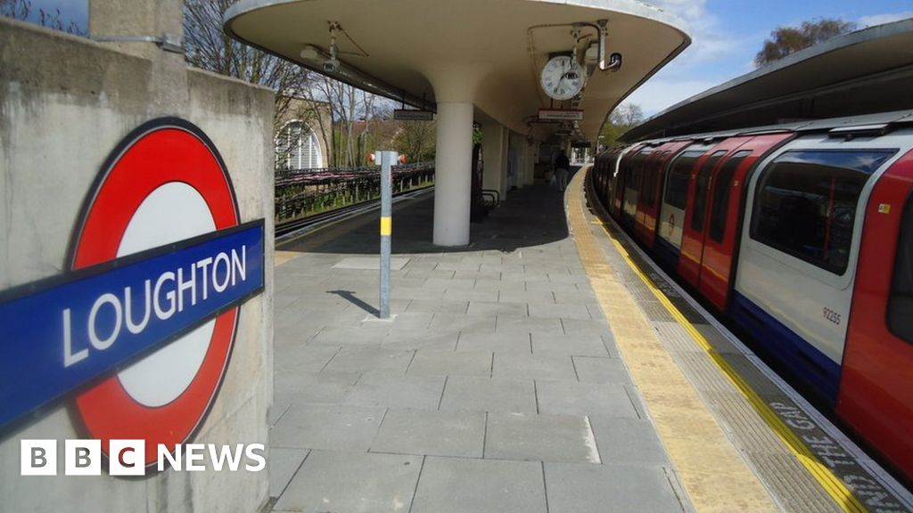 Essex Police attend 'knifepoint robbery' at Loughton tube station BBC