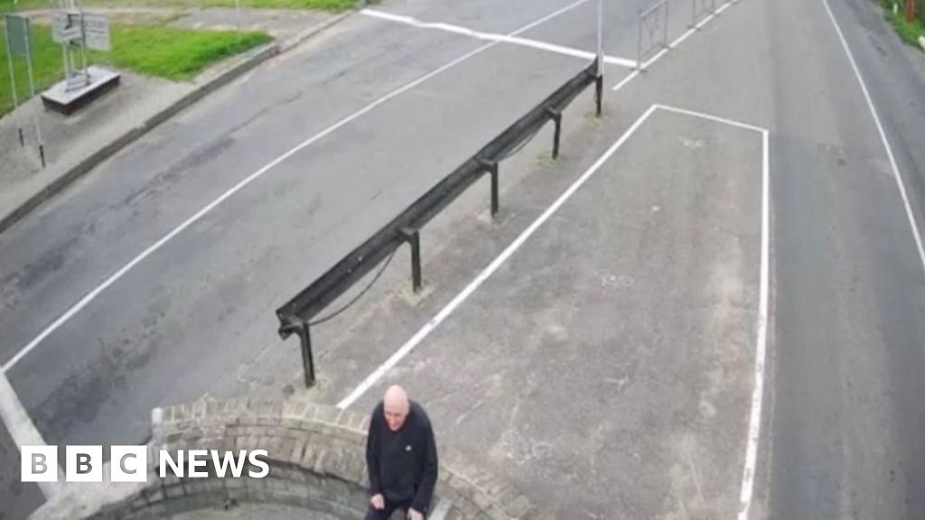 Беларус освободи ветеран опозиционен политик Микола Статкевич който отказа да