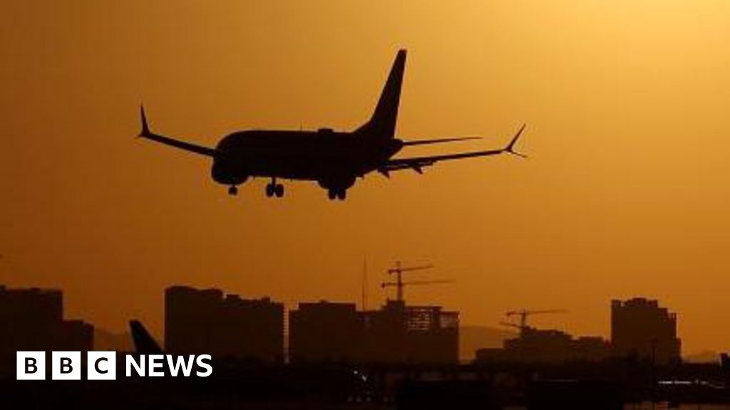 FAA investigates near-collision at Phoenix airport