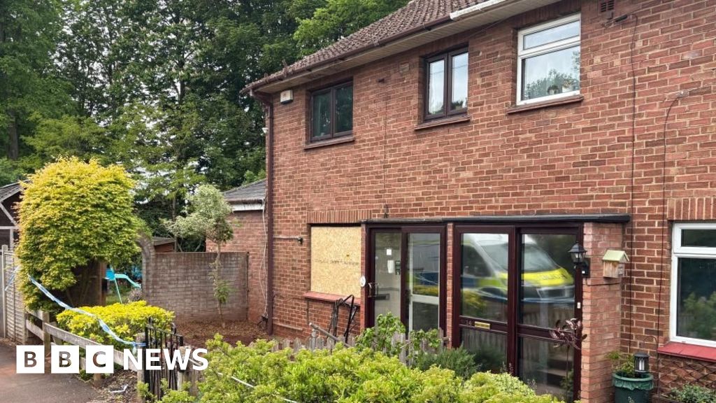 Ex-Partner Kills Woman and Himself with Grenade in Bristol House Explosion — image 2