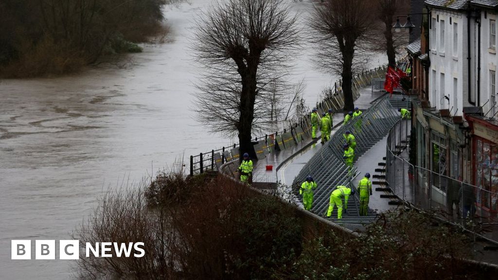 Lightning bangs as Shropshire braced for floods