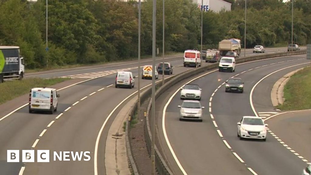 Northbound junction on A12 set to close for three weeks - BBC News