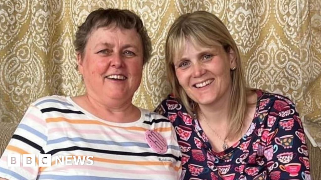 M4 crash: Family pay tribute to 'loving' mother and daughter - BBC News