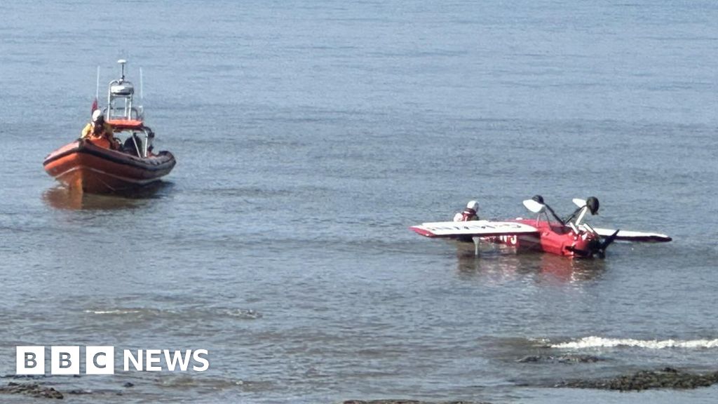 Plane crashes into the sea