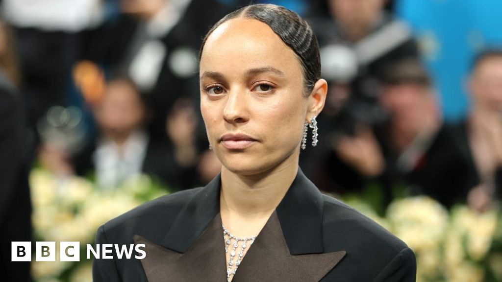 <div>Hermès appoint British designer to lead men's wear</div>