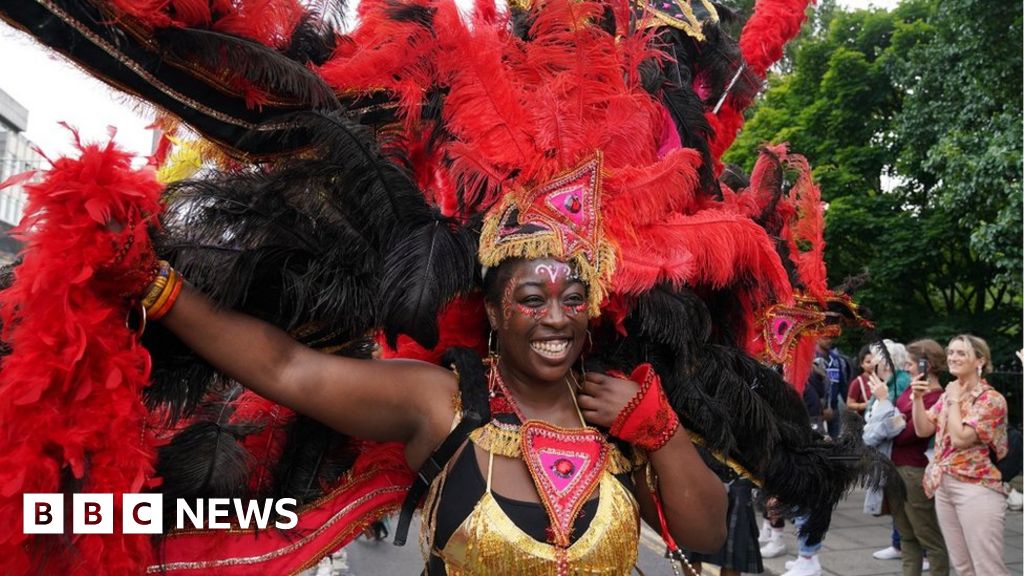In pictures Edinburgh Festival Carnival fills streets with colour