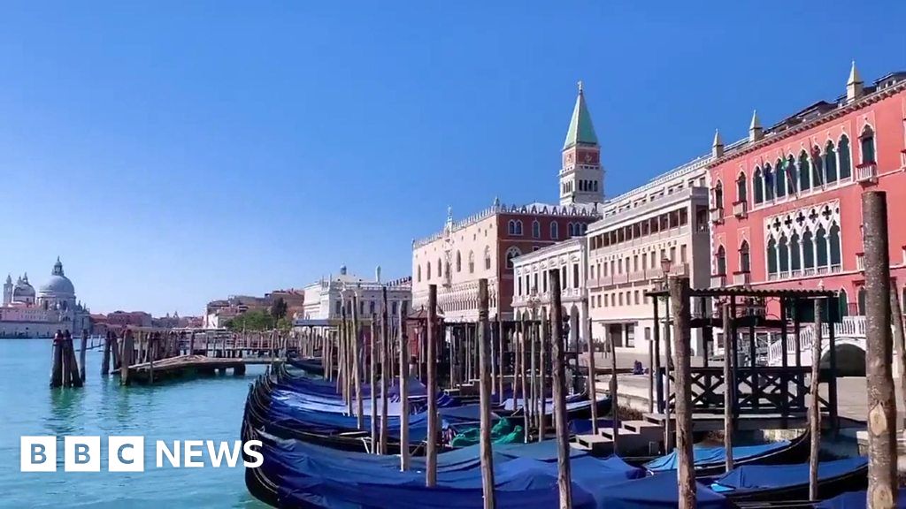 Coronavirus: Venice canals clearer after lockdown