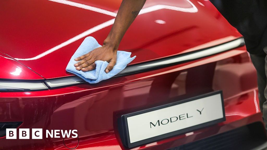 Tesla pledges to make cheaper cars as issues mount