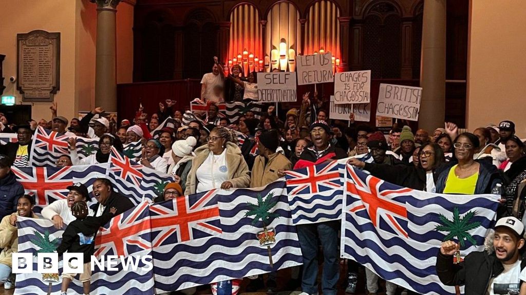 Crawley: Hundreds protest against Chagos Islands deal