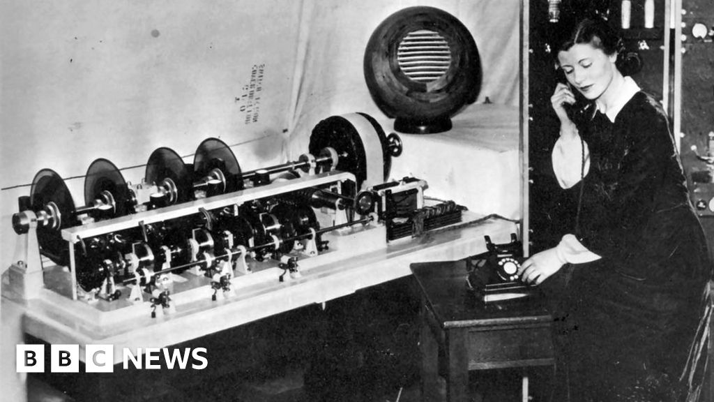Speaking Clock's 80th gets British Horological Institute toast BBC News