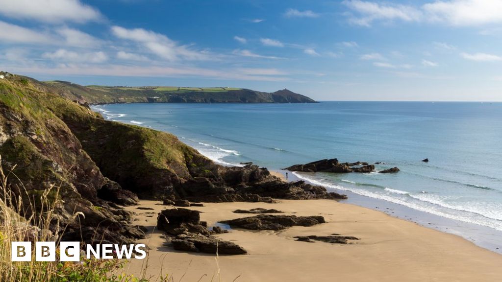 Two missing divers presumed dead off Cornwall coast