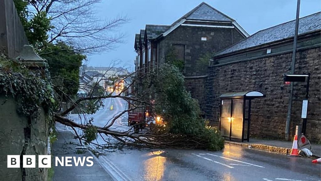 Storm Mathis hundreds of power outages reported in Cornwall BBC News